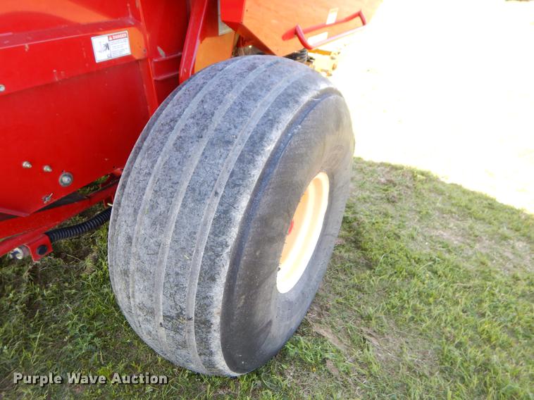 image for item EI9042 2011 New Holland BR7090 round baler