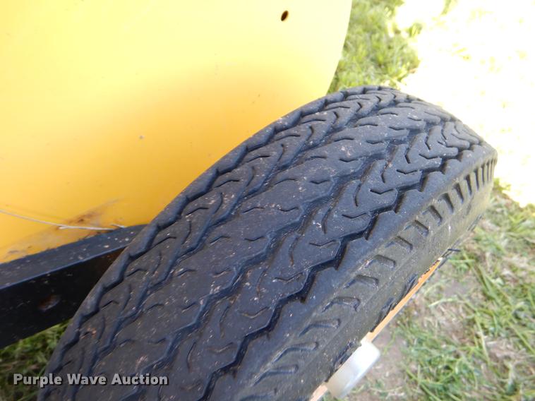 image for item EI9042 2011 New Holland BR7090 round baler