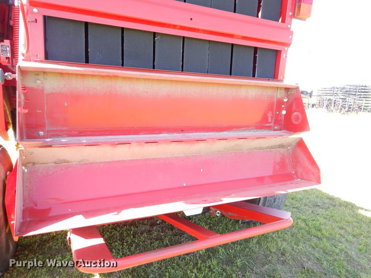 image for item EI9042 2011 New Holland BR7090 round baler