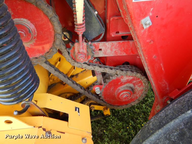 image for item EI9042 2011 New Holland BR7090 round baler