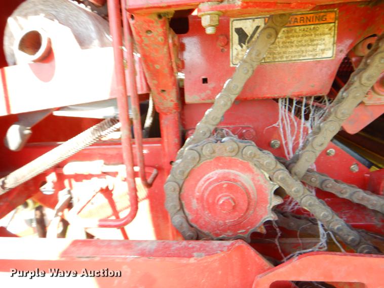 image for item EI9042 2011 New Holland BR7090 round baler