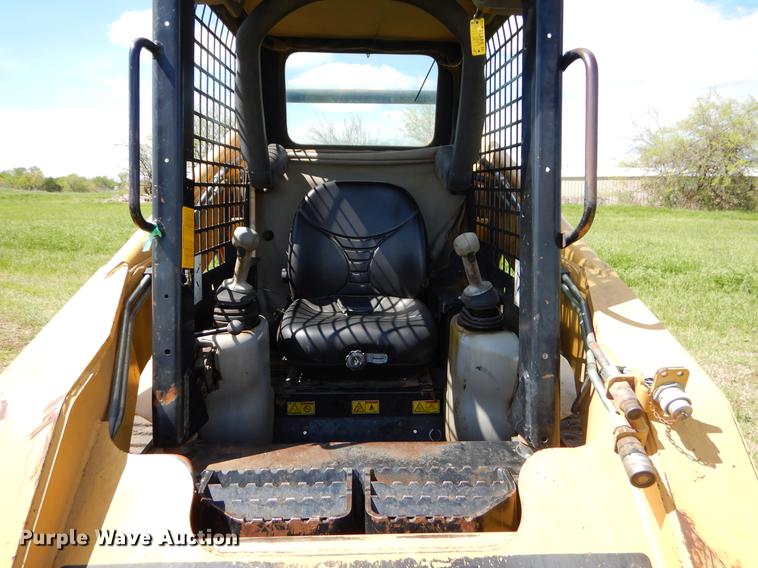 image for item EI9043 2005 Caterpillar 287B skid steer
