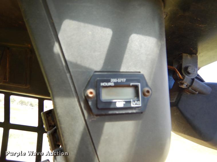 image for item EI9043 2005 Caterpillar 287B skid steer