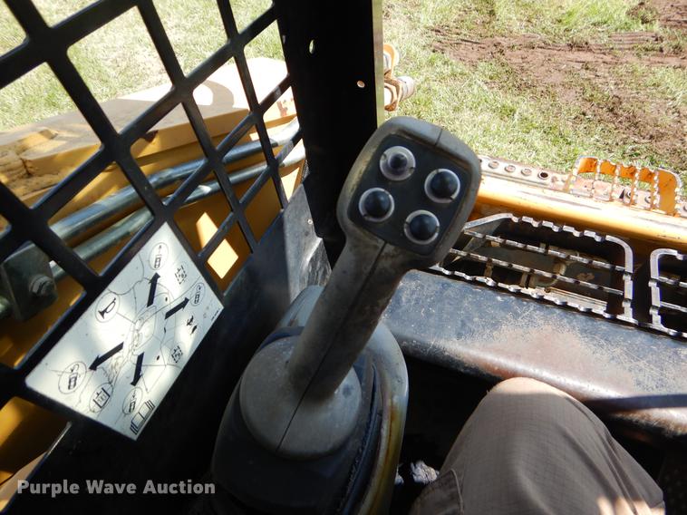 image for item EI9043 2005 Caterpillar 287B skid steer