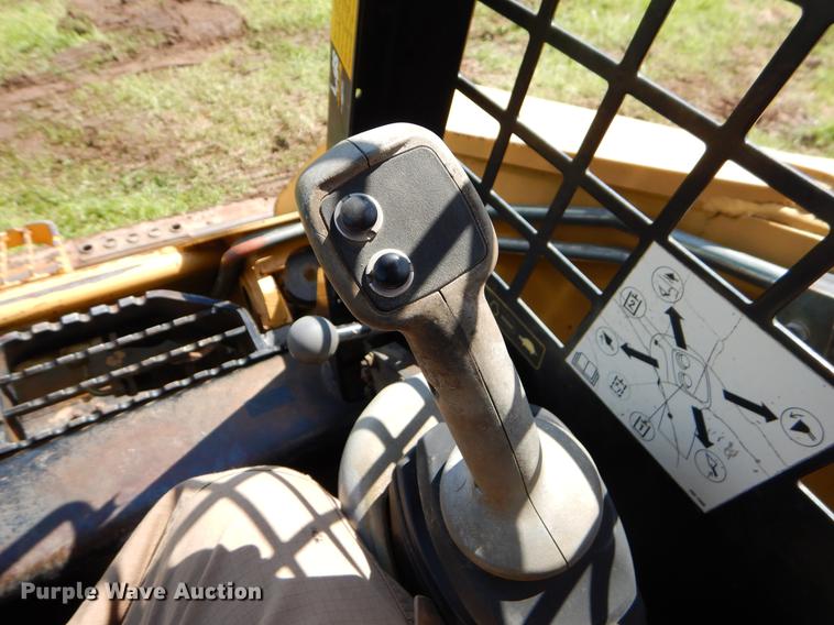 image for item EI9043 2005 Caterpillar 287B skid steer