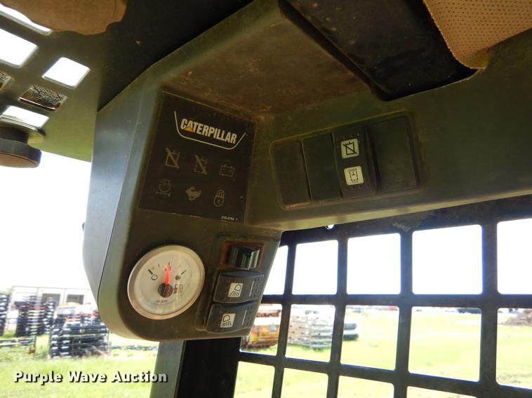 image for item EI9043 2005 Caterpillar 287B skid steer