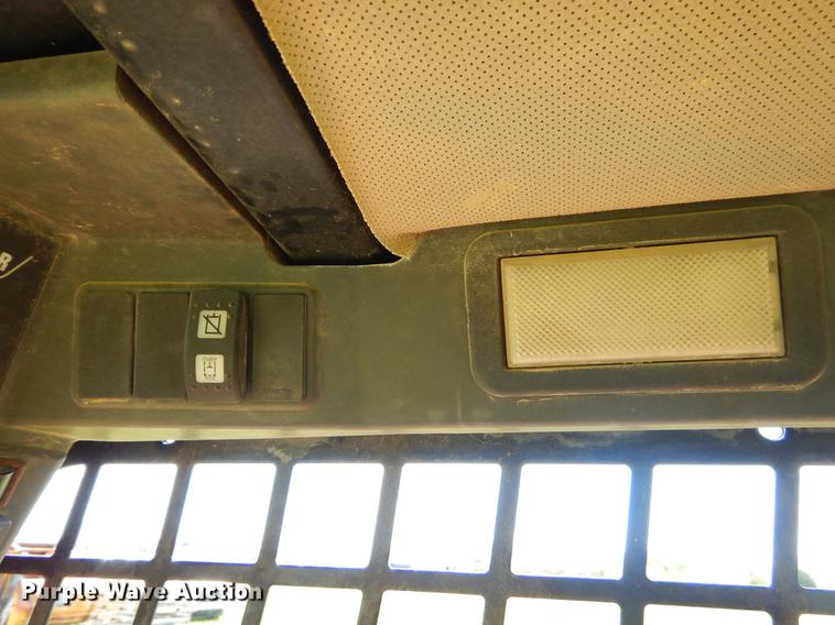 image for item EI9043 2005 Caterpillar 287B skid steer