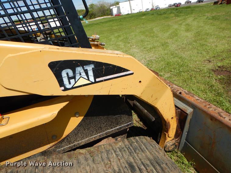 image for item EI9043 2005 Caterpillar 287B skid steer