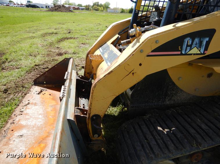 image for item EI9043 2005 Caterpillar 287B skid steer