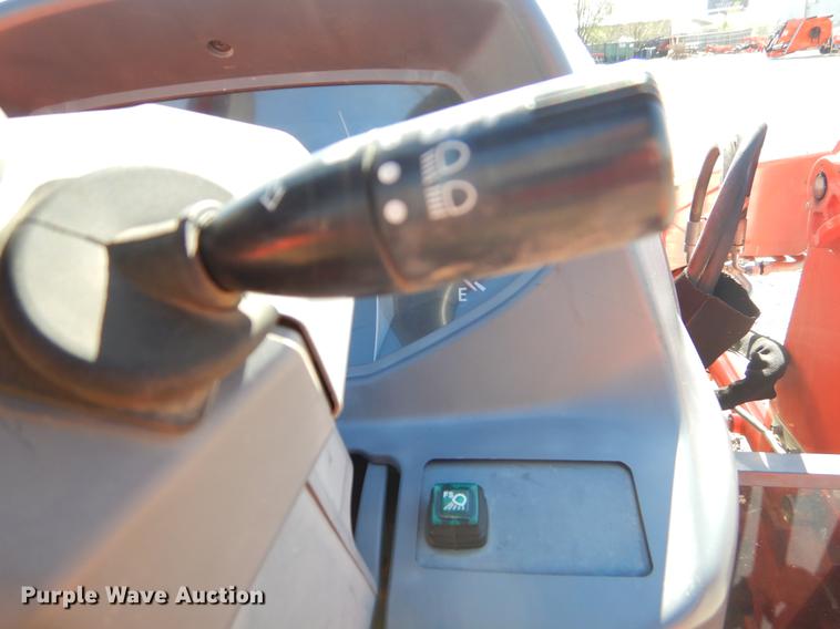 image for item EI9068 2015 Kubota L3560 GST tractor