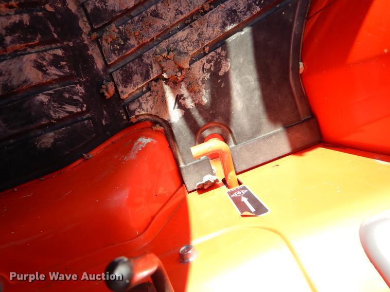 image for item EI9068 2015 Kubota L3560 GST tractor