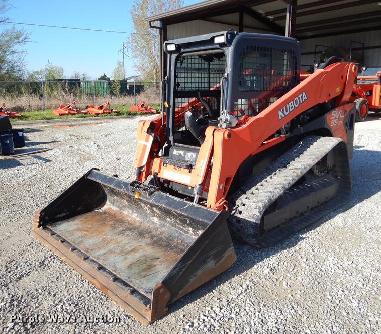 image for item EI9075 2017 Kubota SVL95-2S skid steer