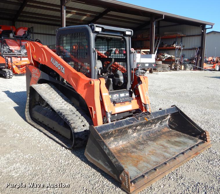 image for item EI9075 2017 Kubota SVL95-2S skid steer