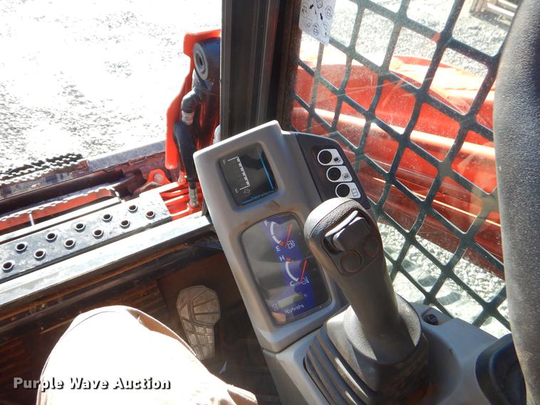 image for item EI9075 2017 Kubota SVL95-2S skid steer