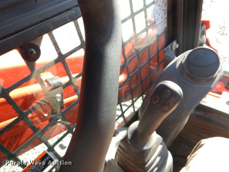 image for item EI9075 2017 Kubota SVL95-2S skid steer