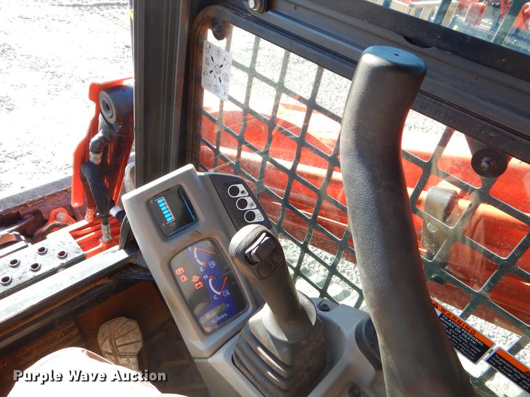 image for item EI9075 2017 Kubota SVL95-2S skid steer