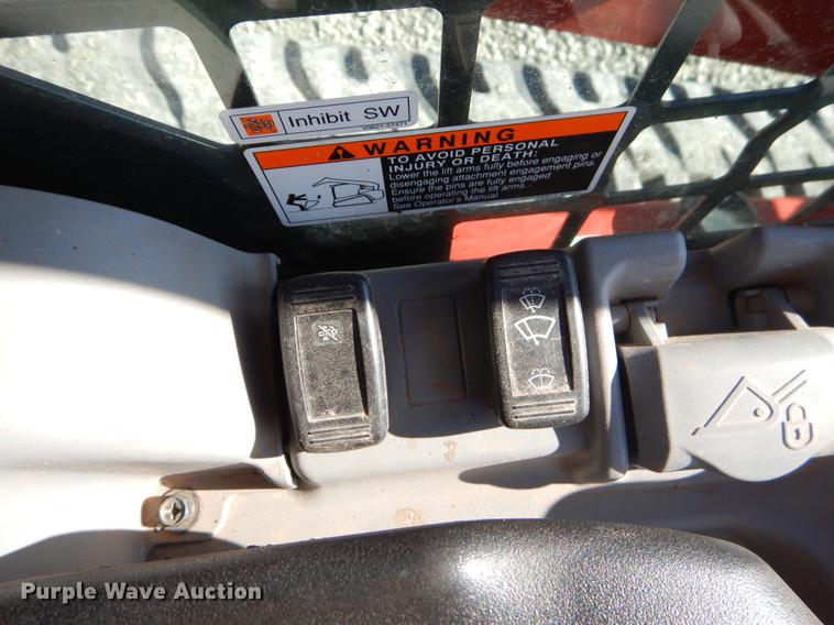 image for item EI9075 2017 Kubota SVL95-2S skid steer