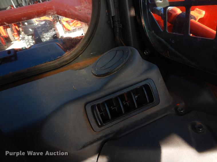 image for item EI9075 2017 Kubota SVL95-2S skid steer