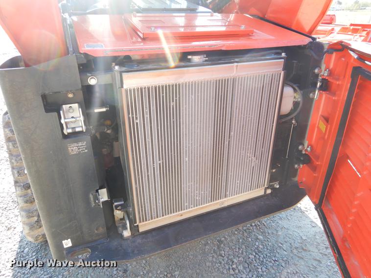 image for item EI9075 2017 Kubota SVL95-2S skid steer