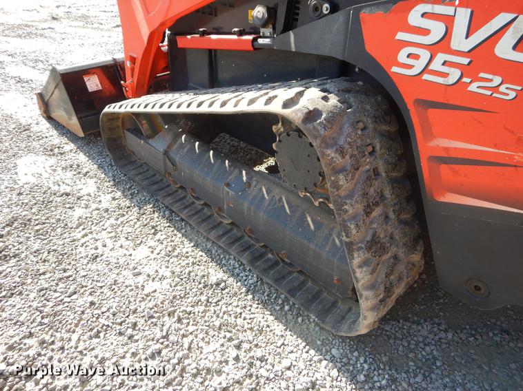 image for item EI9075 2017 Kubota SVL95-2S skid steer