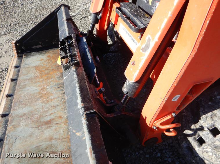 image for item EI9075 2017 Kubota SVL95-2S skid steer