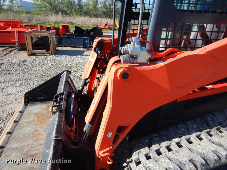 image for item EI9075 2017 Kubota SVL95-2S skid steer