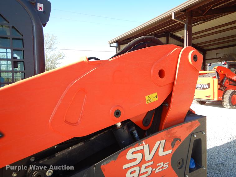 image for item EI9075 2017 Kubota SVL95-2S skid steer