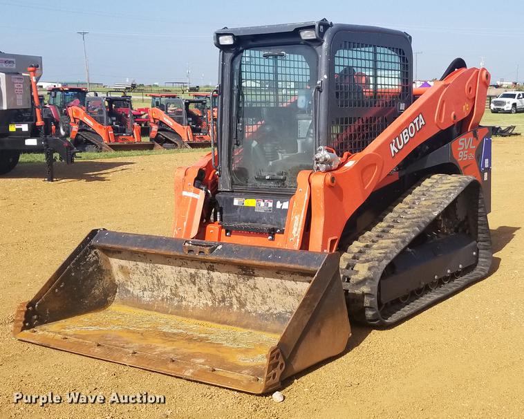 image for item EI9076 2017 Kubota SVL95-2S skid steer