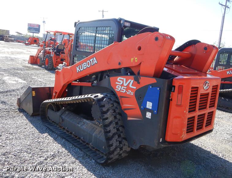 image for item EI9076 2017 Kubota SVL95-2S skid steer