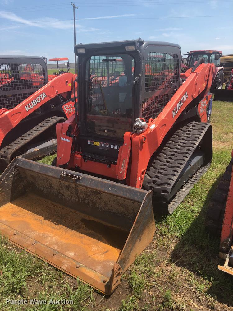 image for item EI9076 2017 Kubota SVL95-2S skid steer