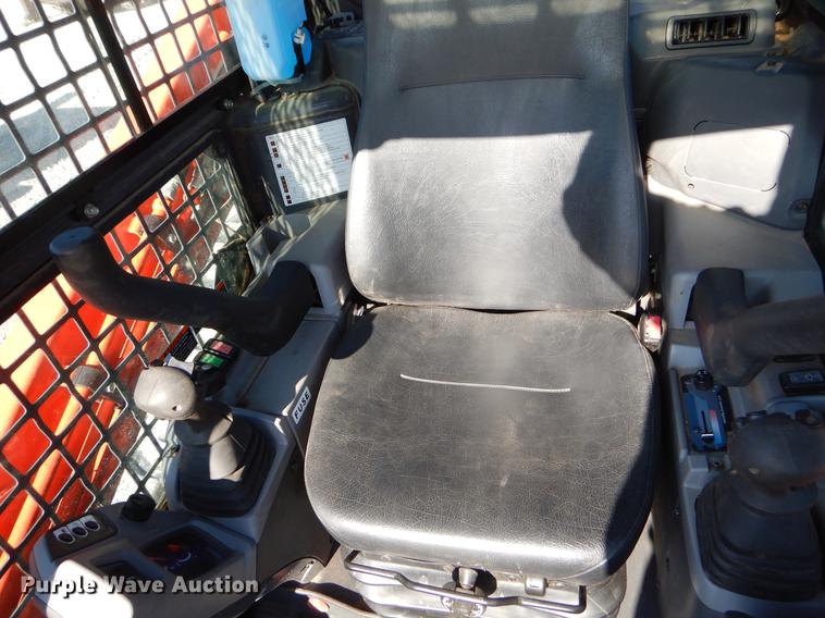 image for item EI9076 2017 Kubota SVL95-2S skid steer