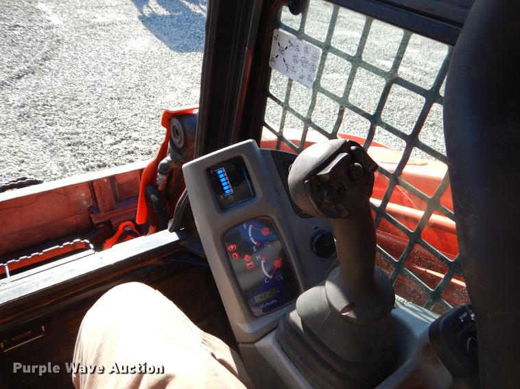 image for item EI9076 2017 Kubota SVL95-2S skid steer