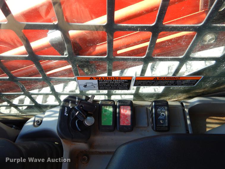 image for item EI9076 2017 Kubota SVL95-2S skid steer