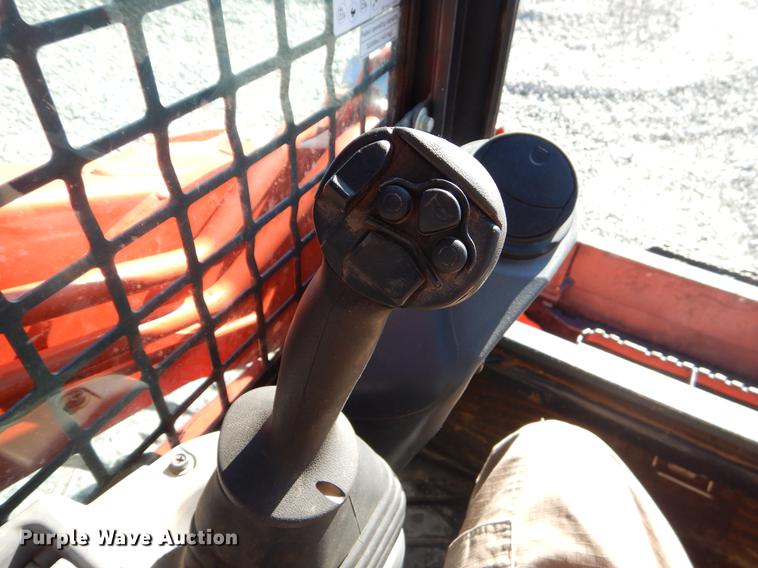 image for item EI9076 2017 Kubota SVL95-2S skid steer