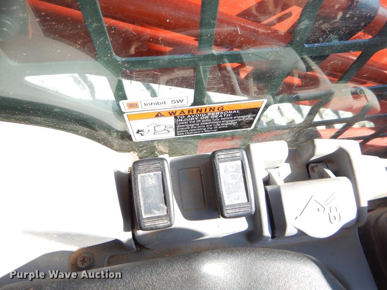 image for item EI9076 2017 Kubota SVL95-2S skid steer