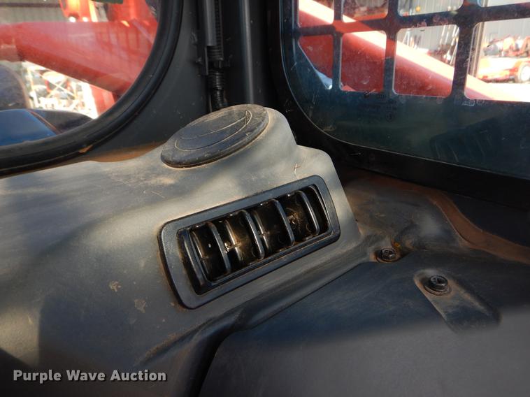 image for item EI9076 2017 Kubota SVL95-2S skid steer