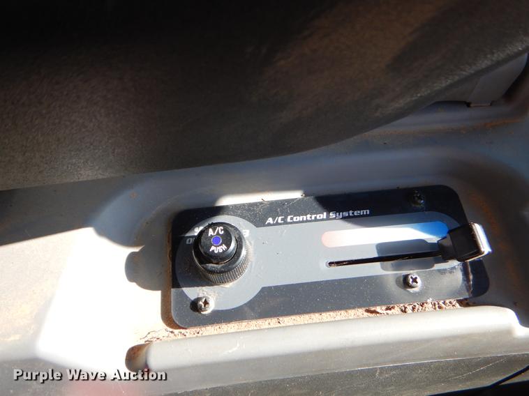 image for item EI9076 2017 Kubota SVL95-2S skid steer