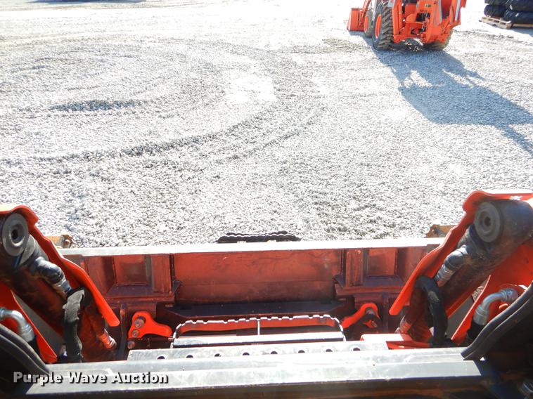 image for item EI9076 2017 Kubota SVL95-2S skid steer