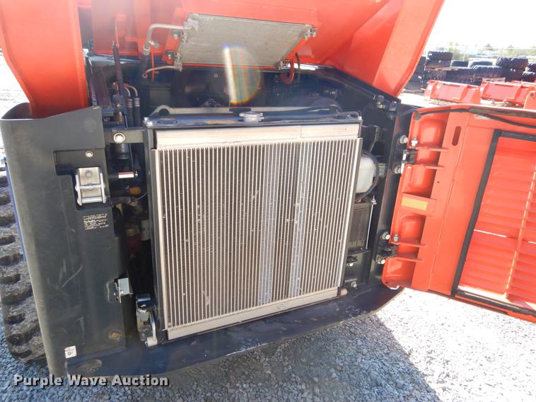 image for item EI9076 2017 Kubota SVL95-2S skid steer