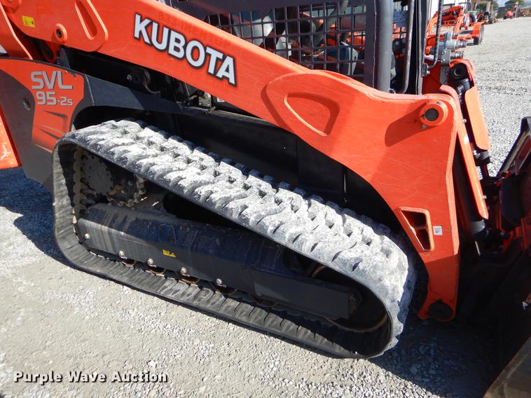 image for item EI9076 2017 Kubota SVL95-2S skid steer