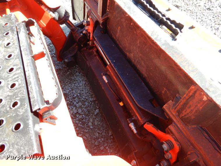 image for item EI9076 2017 Kubota SVL95-2S skid steer