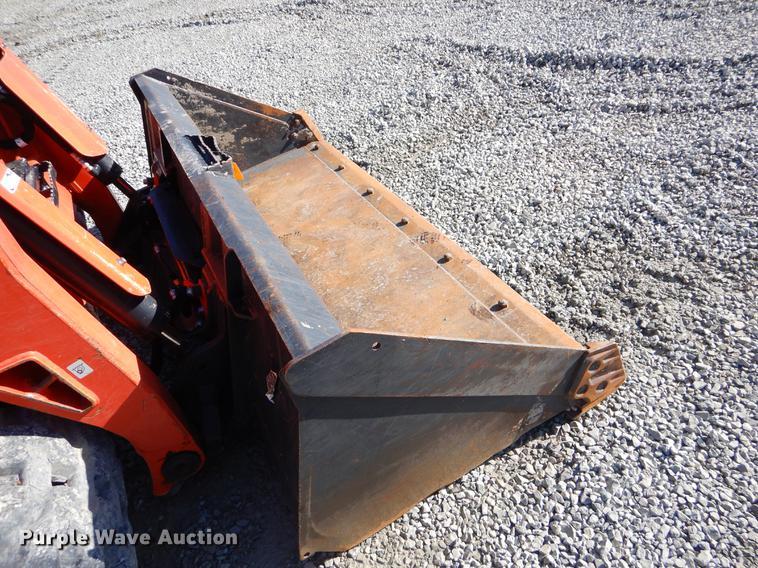 image for item EI9076 2017 Kubota SVL95-2S skid steer