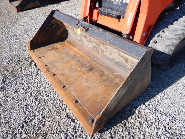 image for item EI9076 2017 Kubota SVL95-2S skid steer