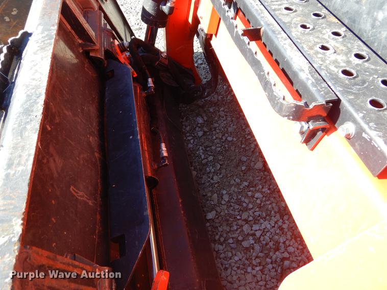 image for item EI9076 2017 Kubota SVL95-2S skid steer