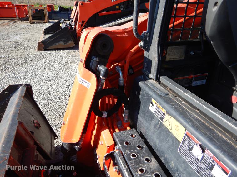 image for item EI9076 2017 Kubota SVL95-2S skid steer