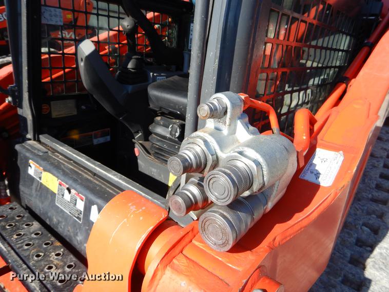 image for item EI9076 2017 Kubota SVL95-2S skid steer