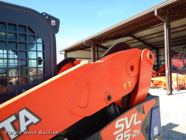 image for item EI9076 2017 Kubota SVL95-2S skid steer