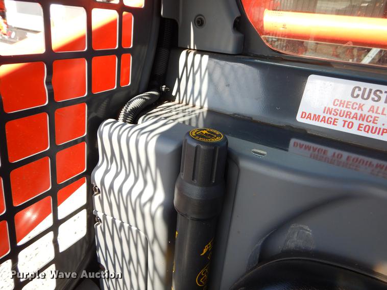 image for item EI9077 2016 Kubota SSV75 skid steer