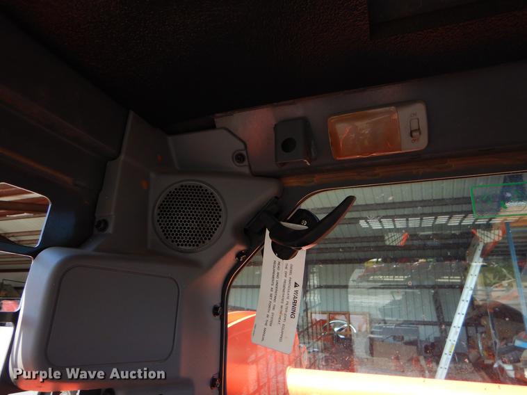 image for item EI9077 2016 Kubota SSV75 skid steer