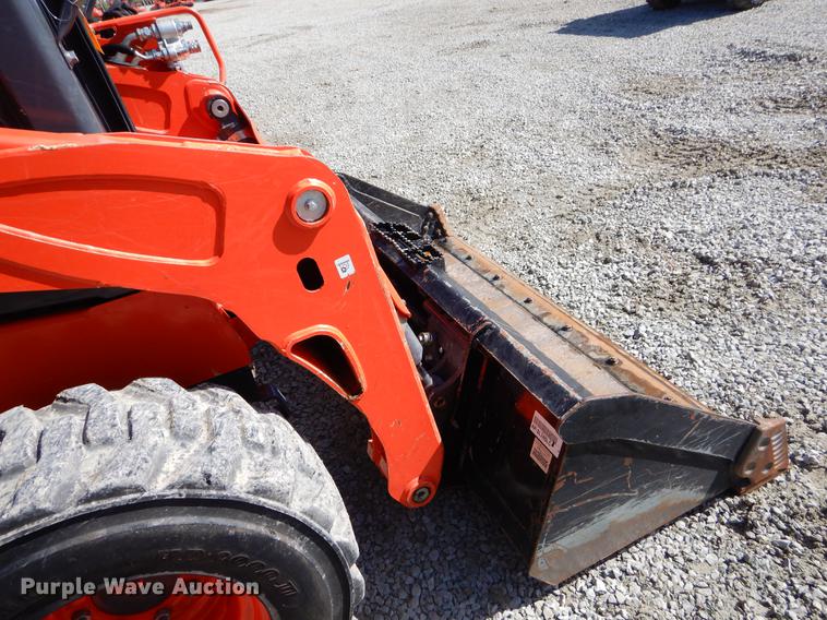 image for item EI9077 2016 Kubota SSV75 skid steer